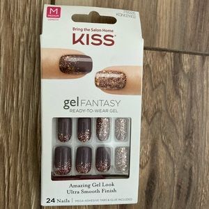 Kiss Mauve Medium Length Nail Set with Gold Glitter Accent